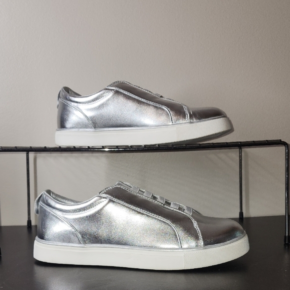Kenneth Cole Reaction Silver White Sneakers Modern Style - Picture 1 of 10